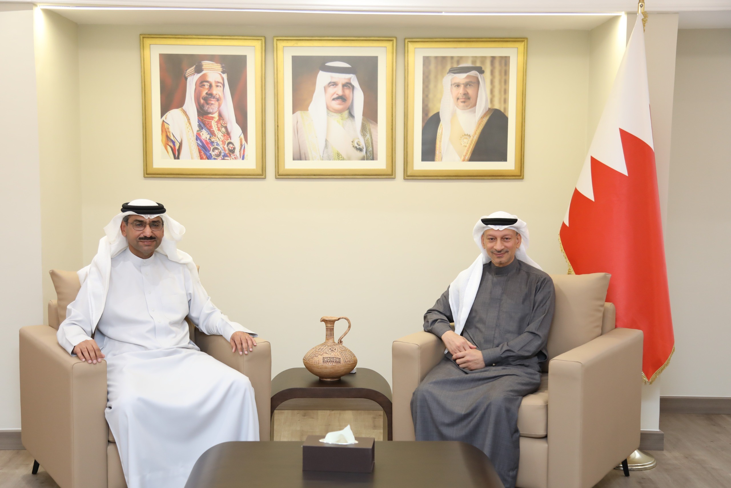 محافظ الشمالية يستقبل مدير عام بلدية المنطقة الشمالية<